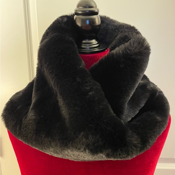 Plush Black Infinity Scarf/Colllar. - Picture 4 of 7